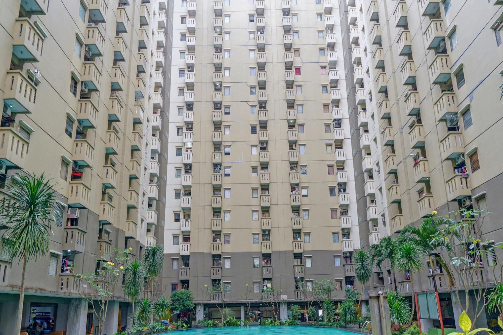 Oyo Life 93170 Apartement Gateway Cicadas By Mr Pro Bandung Buitenkant foto